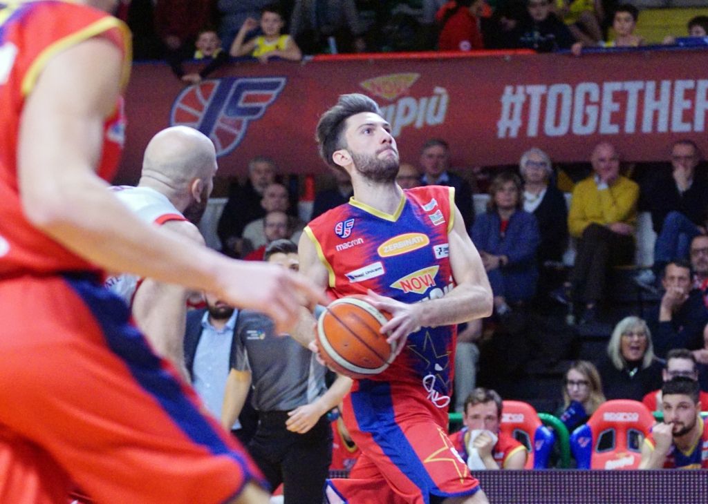 La Junior soffre nel primo quarto contro Trapani ma con una fiammata si porta avanti all’intervallo: 53-42 il punteggio